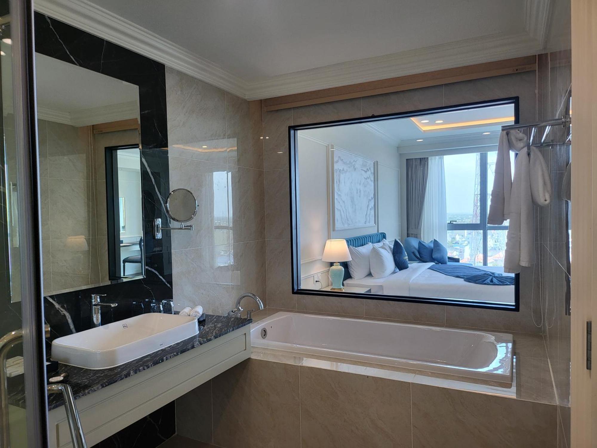 Cosmo Stars Hotel Bac Lieu Екстер'єр фото