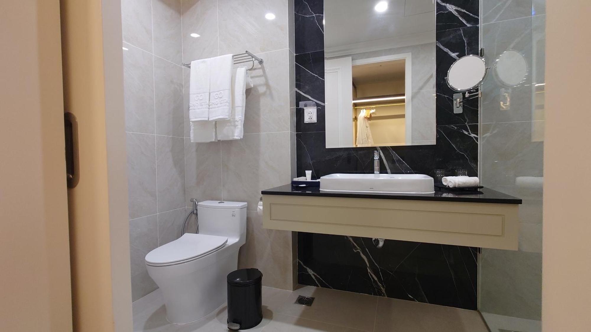 Cosmo Stars Hotel Bac Lieu Екстер'єр фото